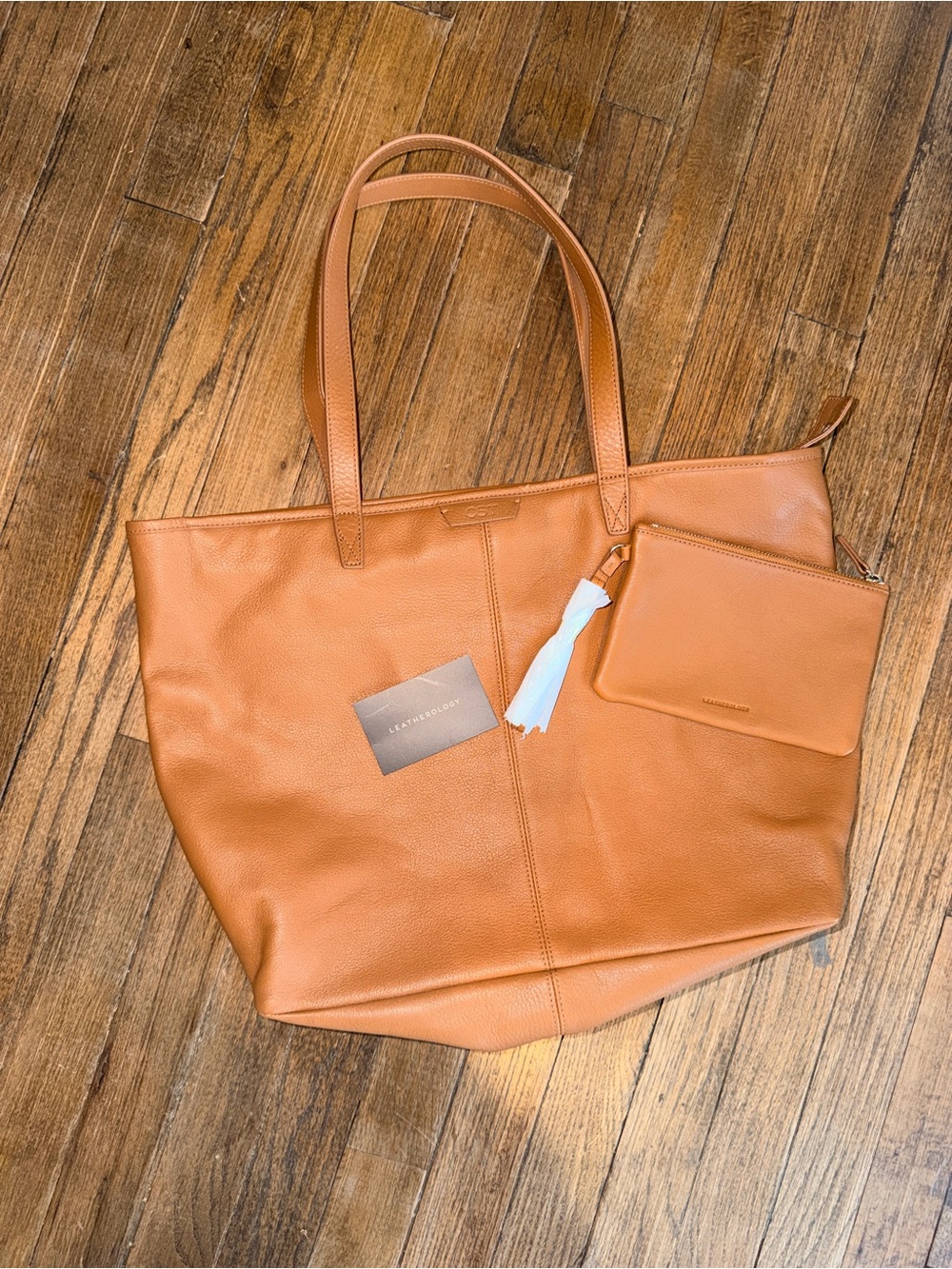Leatherology Large Zippered Down Tote w/ Wristletp - Picture 4 of 11
